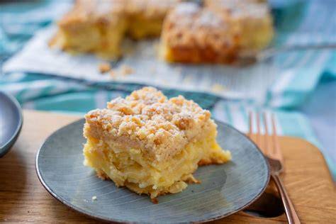Apfelstreusel Blechkuchen mit Mandelsplittern