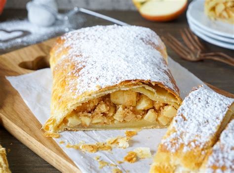 Apfelstrudel aus Wien mit knusprigem Strudelteig
