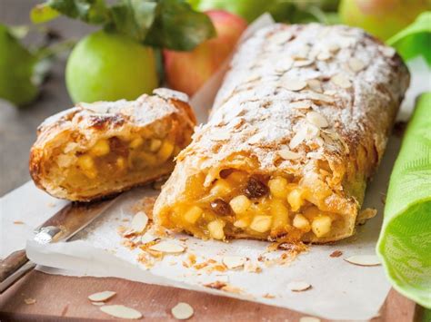 Apfelstrudel mit Mandelblättchen
