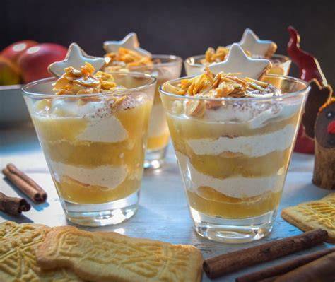 Apfeltiramisu im Glas: geschichtete Gläser mit Apfelmus und Quarkcreme