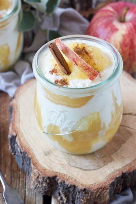 Apfeltiramisu im Glas - dekorative Schichten