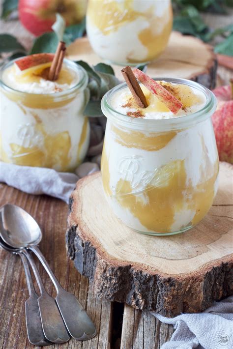 Apfeltiramisu im Glas geschichtet