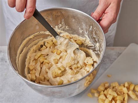 Apfelwürfel in Schüssel