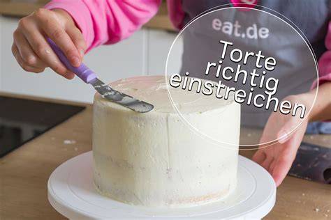 Arbeitsschritte: Biskuitböden, Creme schlagen, Torte einstreichen