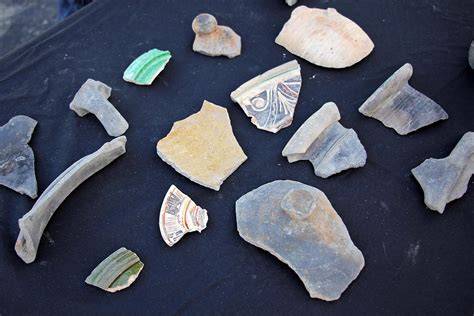 Archäologische Funde von Mus in Tongefäßen