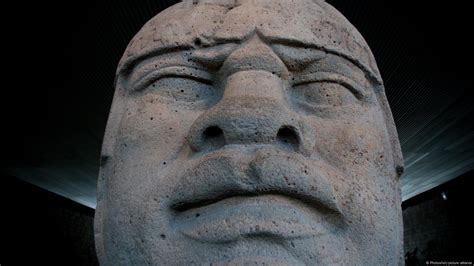 Archäologische Fundstücke von Kakaogefäßen in Ecuador und Mexiko