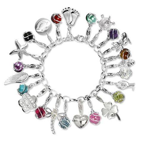 Armband mit Zylinderverschluss und verschiedenen Charms