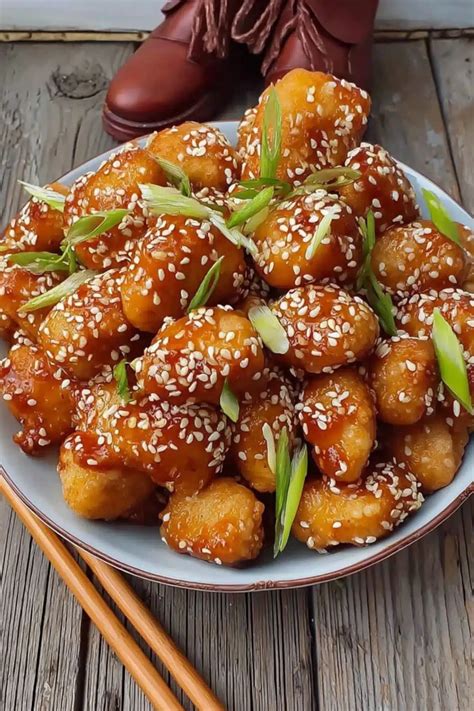Asiatisch inspiriertes Honig-Hähnchen mit Sesam