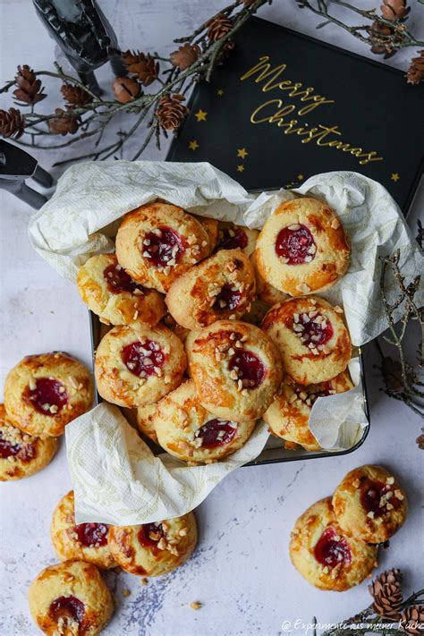Assortierte Keksmischung: Marmeladenkekse, Scones, Spritzgebäck, Mandelplätzchen