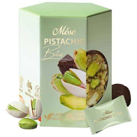 Assortiment verschiedener Pralinen: Pistazie, Himbeere, Maracuja