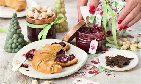 Assortment: Frollini mit Zitrone, Schokolade und Marmelade