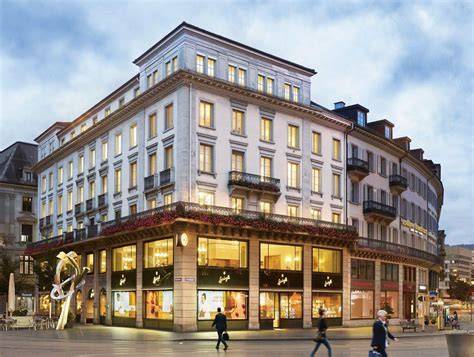 Außenansicht der historischen Confiserie Sprüngli in Zürich
