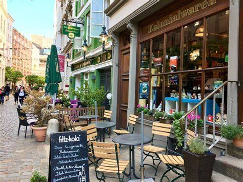 Außenansicht des Cafés in der Altstadt