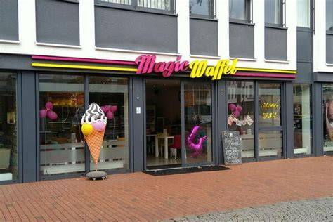 Außenansicht des Magic Waffel Gelateria & Café an der Weserstraße in Nienburg