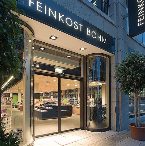Außenansicht und Innenansicht des Feinkost Böhm Stammhauses