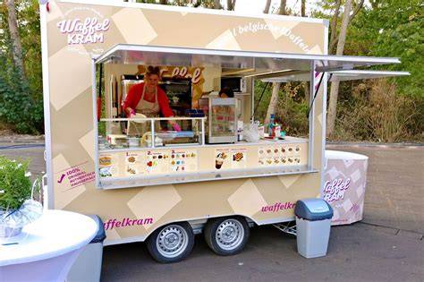 Außenansicht von Die Waffel Offenbach und Sitzbereich