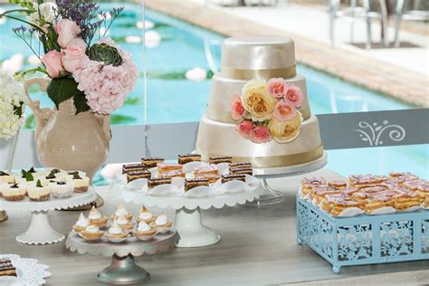 Aufbau Kuchenbuffet mit Etageren