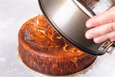 Aufbau der Überraschungsform im Kuchen