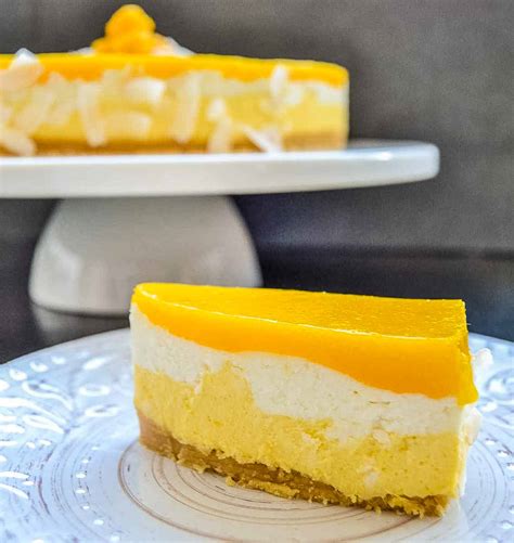 Aufbau und Schichten einer Mango-Passionsfrucht-Torte mit Fruchtspiegel