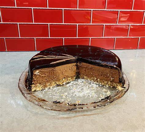 Aufbau-Schema: Kern, Dacquoise, Mousse, Glaze