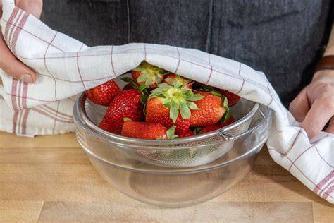 Aufbewahrung von Blechkuchen im Kühlschrank, Erdbeeren richtig lagern