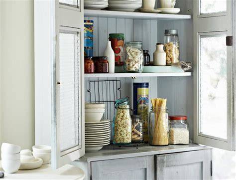 Aufbewahrungsglas im Küchenschrank