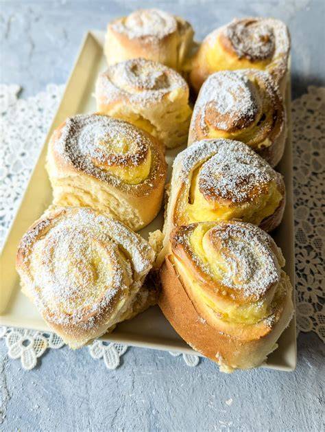 Aufgerollte Puddingschnecken in der Springform