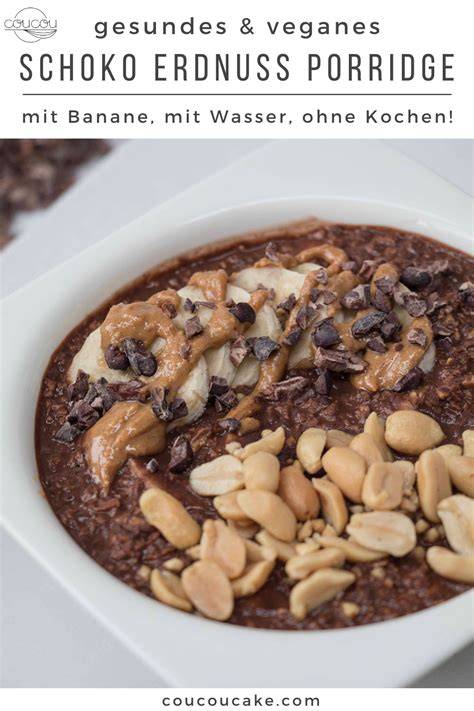 Aufgeschichtetes Porridge mit Schoko-Decke