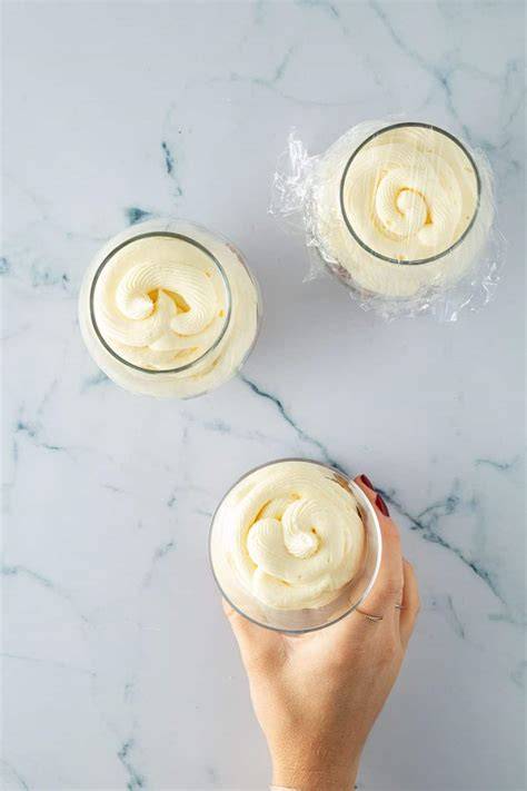 Aufgeschlagener Eischnee im Glas