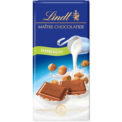 Aufgeschnittene Lindt Haselnuss-Schokolade mit Haselnussstücken