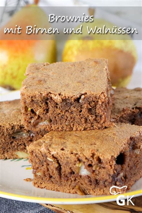 Aufgeschnittener Birnen-Brownie mit Pekannüssen