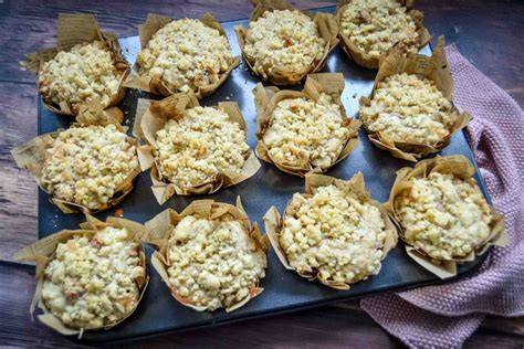 Aufgeschnittener Muffin mit Streuseln