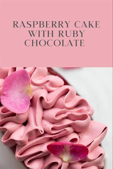 Aufgespritzte Ruby Ganache auf Cupcakes