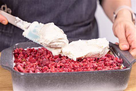 Auflaufform mit geschichtetem Dessert