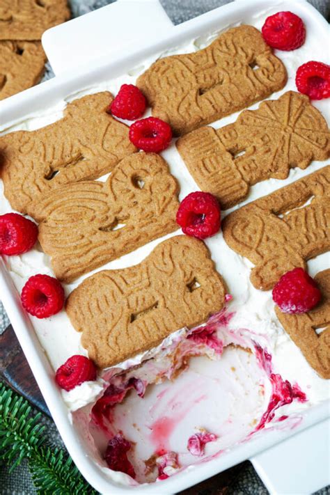 Auflaufform mit geschichtetem Spekulatius-Dessert
