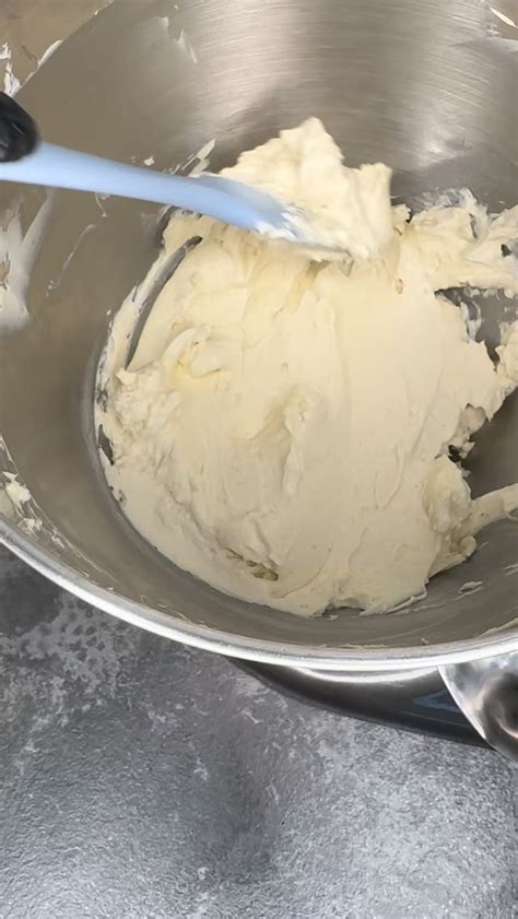 Aufschlagen der Butter für Buttercreme - Schritt-für-Schritt