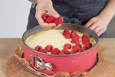 Auftragen von Tortenguss auf Käsekuchen: Schritt-für-Schritt