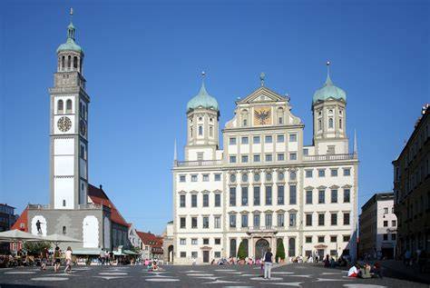 Augsburger Altstadtkulisse mit Rathaus und Perlachturm
