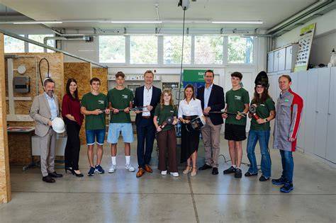 Ausbildung am Pralinentisch, Lehrlinge bei der Arbeit