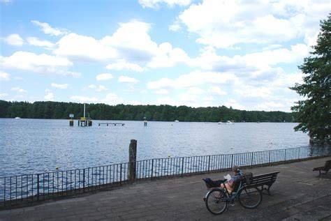Ausflug zur Naturbeobachtung am See
