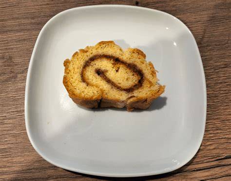 Ausgeschnittener Anschnitt einer gefüllten Veganen Roulade