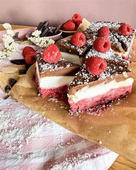 Auslage mit Pralinen, Schaumküssen und handgemachtem Eis