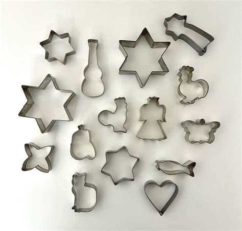 Ausstechformen für Weihnachtsgebäck (z.B. Stiefel, Stern, Nikolaus)