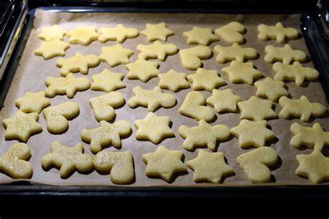 Ausstechplätzchen auf dem Backblech