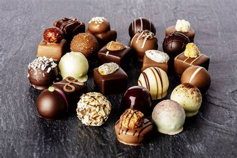 Auswahl aktueller Stühmer-Produkte: Tafeln, Pralinen und traditionelle Szaloncukor