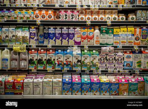 Auswahl an Fertigteigsorten im Supermarkt