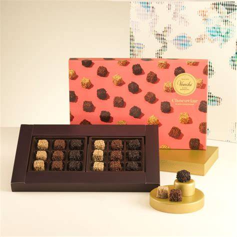 Auswahl von Marzipan-Pralinen in Geschenkbox