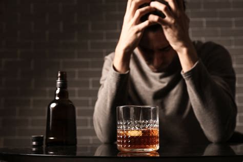 Auswirkungen des Alkoholismus: Privates und physisches Leid
