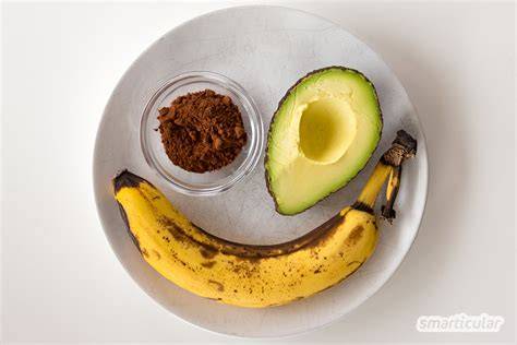 Avocado, Banane und Kakaopulver als Zutaten