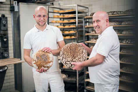 Bäcker vermittelt Versöhnung zwischen Vater und Sohn mit Brot